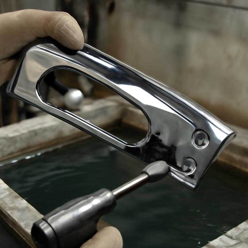 Хромовое зеркало кузова: ремесло без иллюзий