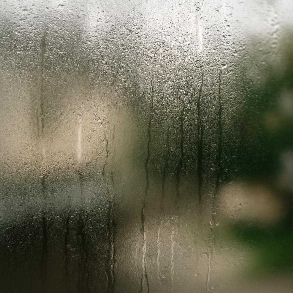 Почему в машине потеют стекла: взгляд автоэксперта на физику влаги и скрытые неисправности